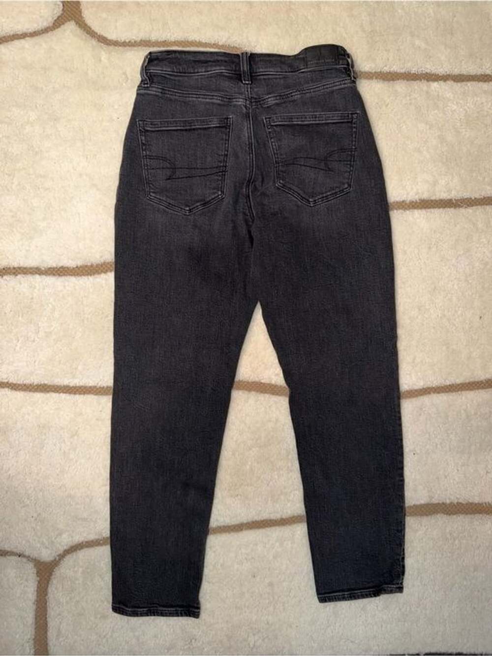 American Eagle Women’s Size 2 Black Wash High Rise Straight Leg Jeans